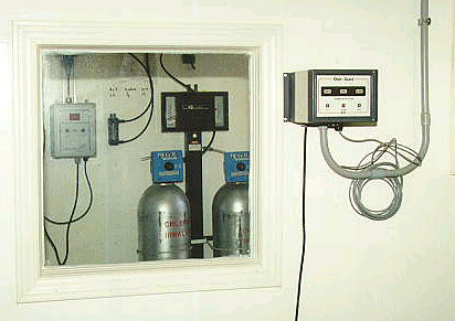 Chlorinator2.jpg (45156 bytes)